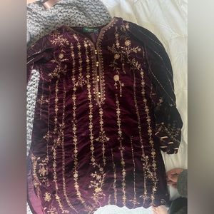 Bin sawed burgundy velvet kurti size medium